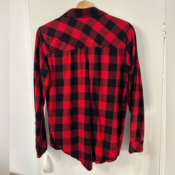 Ladies Twik Par Simons long sleeve plaid shirt. - Picture 2 of 3